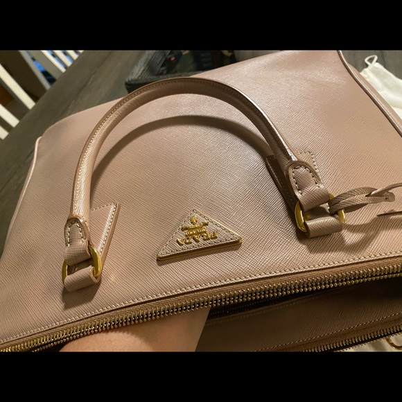 Authentic Prada Saffiano Lux - Picture 10 of 16